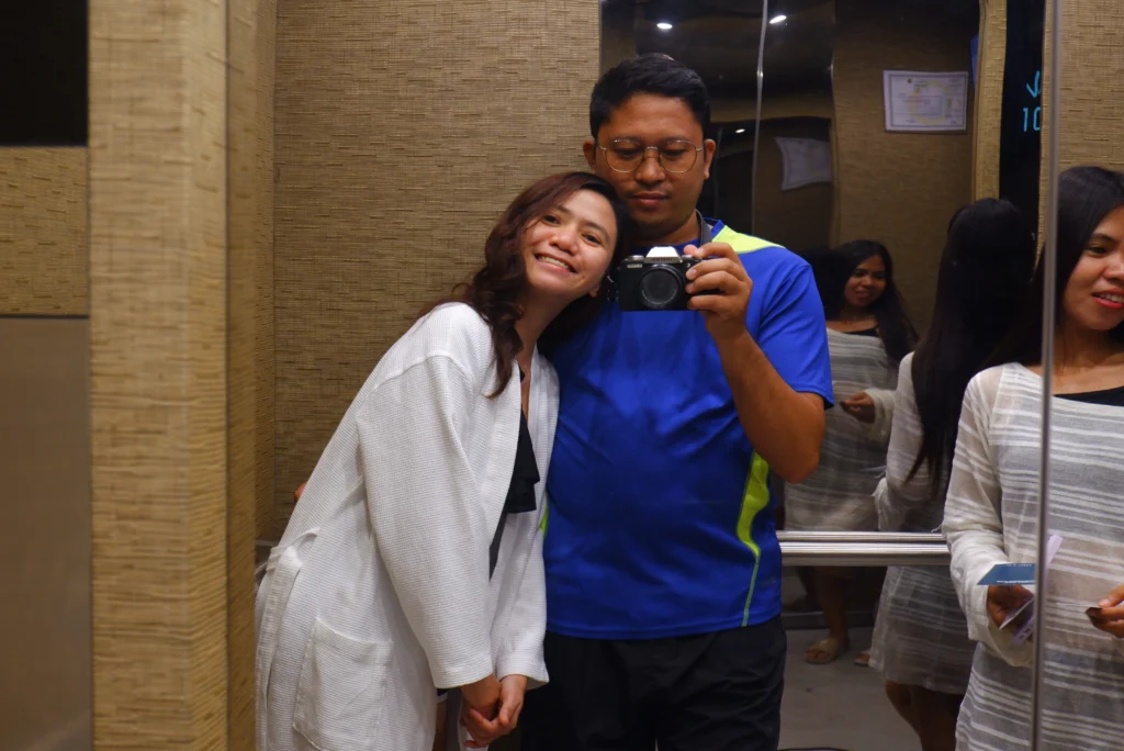 mirror selfie in the elevator of Holiday Inn Cebu City